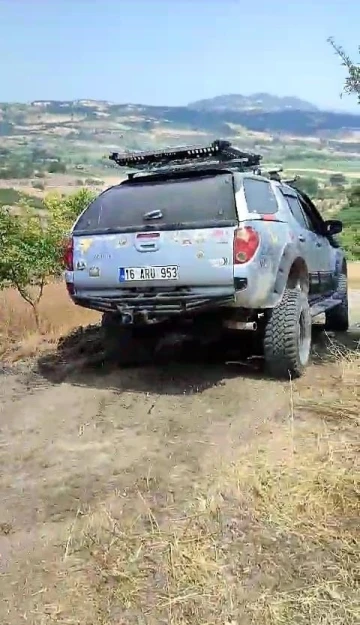 Bursa’da yangına off-road araçlarıyla müdahale
