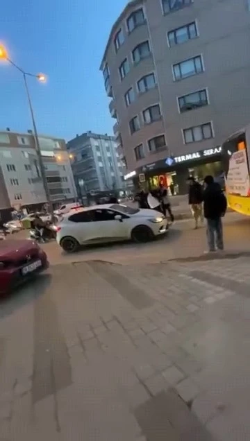 Bursa’da yol verme kavgası kamerada
