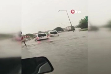 Bursa’da ağaçlar devrildi, otoparklar şelaleye, yollar göle döndü