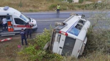 Bursa'da işçileri taşıyan minibüs devrildi