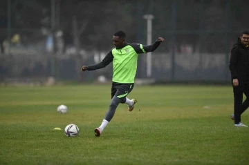 Bursaspor Kulübü kadro dışı bıraktığı Thievy Bifouma’yı affetti
