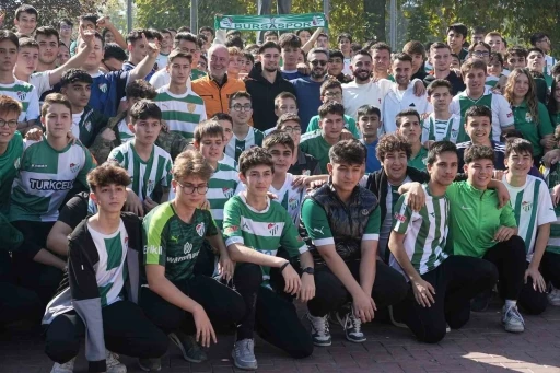 Bursaspor oyuncuları öğrenciler ile buluştu
