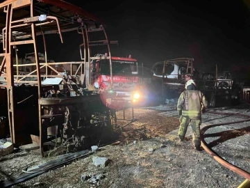 Büyükçekmece’de hurda otobüslerin bulunduğu alanda yangın
