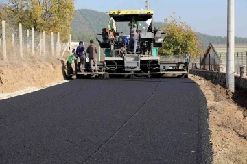 Büyükşehir asfalt mesaisinde
