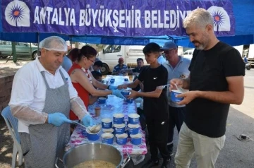 Büyükşehir aşure ikramına devam ediyor