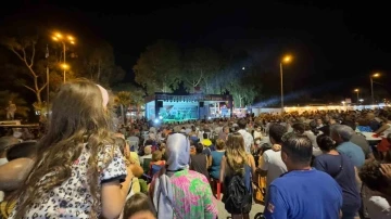 Büyükşehir Didim’de konser düzenledi, gözler Başkan Gençay’ı aradı
