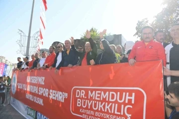 Büyükşehir’in 4. Uluslararası Yarı Maratonu’ndaki halk koşusunda hediye yağmuru
