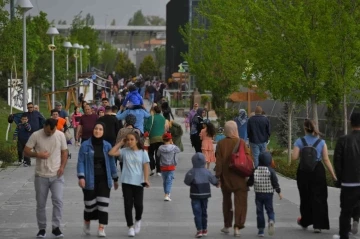 Büyükşehir’in Hayvanat Bahçesi’ne 3 günde 50 bin ziyaretçi
