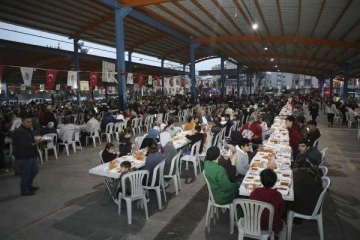 Büyükşehir’in iftar yemeklerinde barış ve kardeşlik ruhu hakim