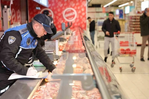 Büyükşehir zabıta, Ramazan’da da gıda güvenliği için sahada
