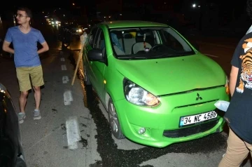 Cadde üzerinde kavga edenlere otomobil çarptı: 1 yaralı
