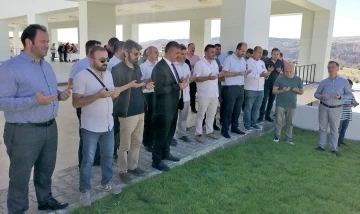 ÇAKÜ’deki cami hizmete açıldı, ilk cuma namazı kılındı
