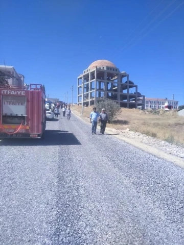 Cami inşaatında iskele çöktü: 4 işçi yaralandı
