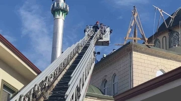 Cami kubbesinde çalışan işçi fenalaştı, itfaiye ekipleri harekete geçti
