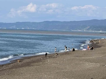 Çamur ve dalgaya aldırış etmediler
