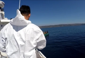 Çanakkale açıklarında ölüme terk edilen 30 düzensiz göçmen kurtarıldı
