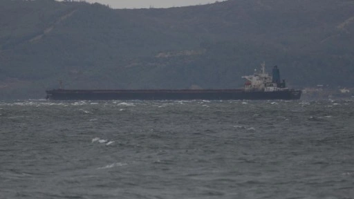 Çanakkale Boğazı tek yönlü olarak trafiğe açıldı