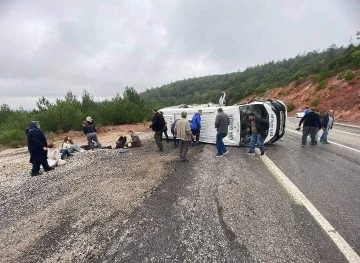 Çanakkale’de minibüs ile kamyonet çarpıştı: 6 yaralı
