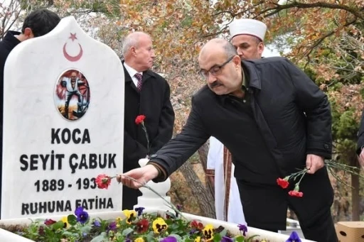 Çanakkale Kahramanı Seyit Onbaşı, mezarı başında anıldı
