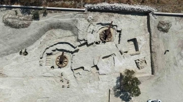 Çanakkale Savaşları’ndan kalma 109 yıllık top mevzileri gün yüzüne çıkarılıyor
