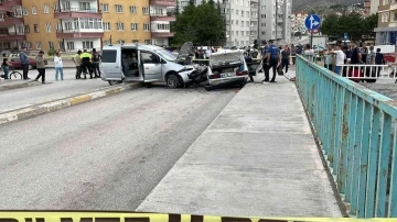 Çankırı’da otomobil ile hafif ticari araç çarpıştı: 6 yaralı
