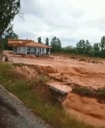 Çankırı’da sel paniği kamerada
