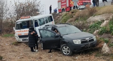 Çarpışan araçlar tarlaya uçtu: 7 yaralı
