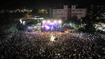 Çarşamba’da unutulmaz gece: Akülü araç teslimi ve Koray Avcı konseri
