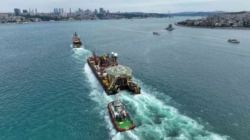 ‘Castoro 10’ isimli gemi  İstanbul Boğazı’ndan geçti
