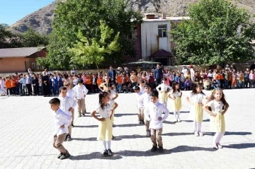 Çatak’ta ‘İlköğretim Haftası’ coşku ile kutlandı
