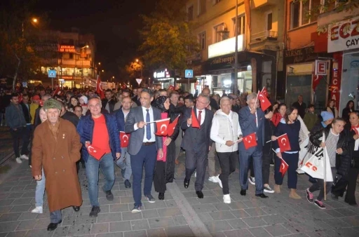 Çaycuma’da Cumhuriyet coşkusu fener alayı ile sürdü
