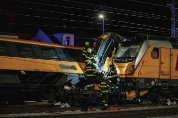 Çekya’da iki tren kafa kafaya çarpıştı: 4 ölü, 22 yaralı
