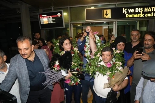 Cemil Döndü ve Gizem Özer, Fenerbahçe’de
