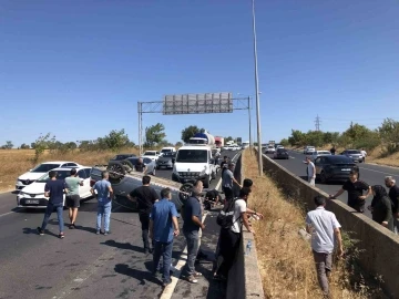 Cenaze dönüşü lastiği patlayan otomobil takla attı
