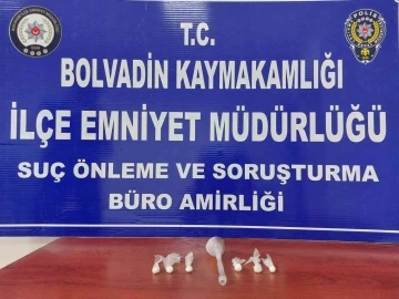 Cerrahi eldivenin içerisinden uyuşturucu çıktı
