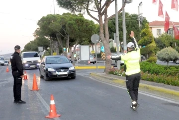 Çeşme’de bir ay içinde çeşitli suçlardan aranan 196 kişi yakalandı
