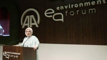 Çevre Forumu&rsquo;nun kapanış oturumunda Emine Erdoğan'a sürpriz hediye