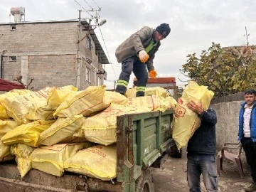 Ceyhan Belediyesi'nden yakacak yardımı