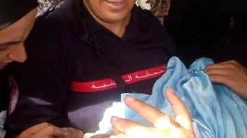 Cezayir’de 9 aylık bebek enkazdan kurtuldu