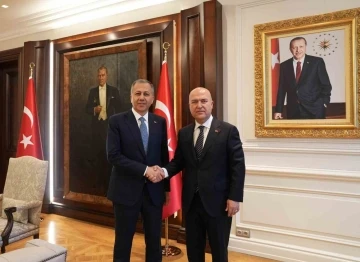 CHP Genel Başkan Yardımcısı Murat Bakan, İçişleri Bakanı Ali Yerlikaya’yı ziyaret etti
