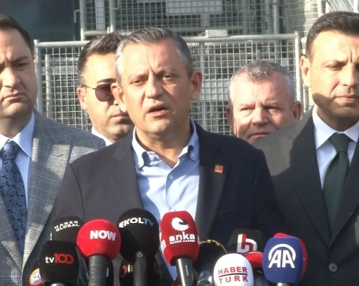 CHP Genel Başkanı Özel: &quot;Ahmet Özer için 50 gündür iddianame yazamıyorlar”
