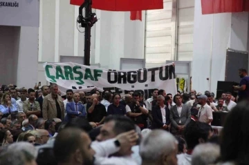 CHP İzmir Kongresi’nde arbede: Başkanlar arada kaldı
