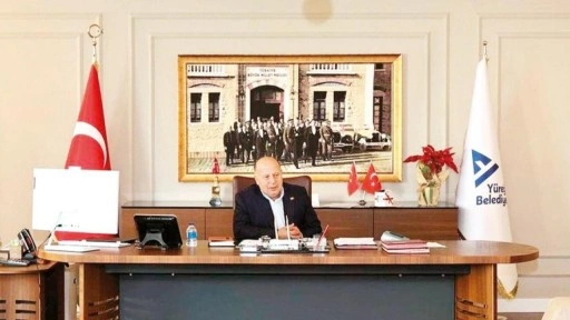 CHP'li belediyeden büyük saygısızlık!  Makam odasındaki skandal dikkat çekti