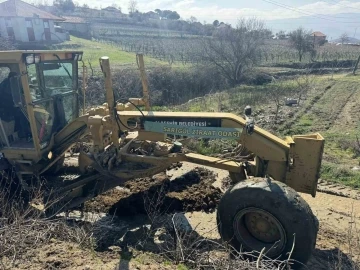 Çiftçilerin arazi yolları düzeltildi
