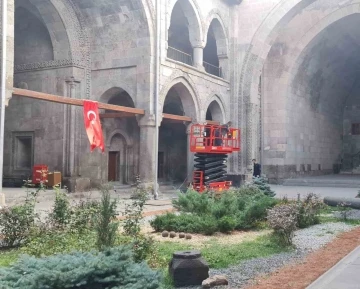 Çifte Minareli Medrese bir hafta ziyaretçilere kapalı
