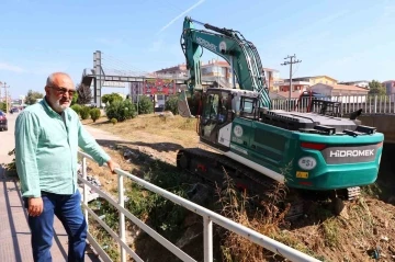 Çiftlikköy Belediyesi’nden Kazımiye Deresi’nde temizlik
