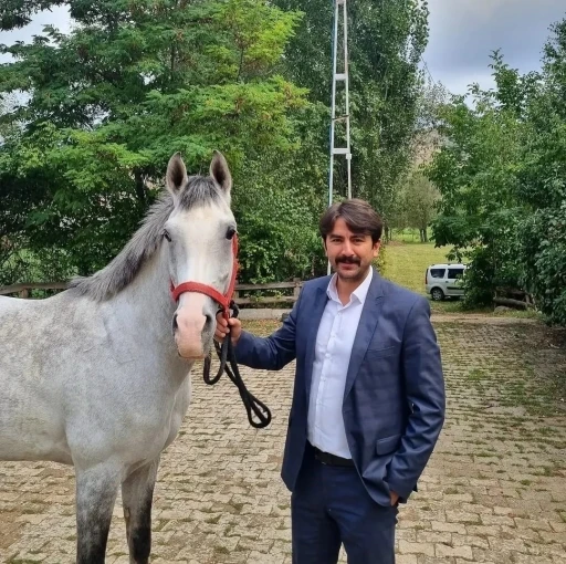 Ciritte birinci lige yükselen Bayburt Atlı Spor Kulübü Başkanı Köprücü güven tazeledi
