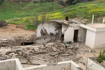 Çivi çakmaya çalıştığı depo başına çöktü: 1 ölü