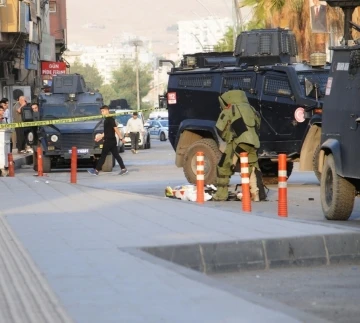 Cizre’de şüpheli valiz patlatıldı, meraklı kalabalık dikkatlerden kaçmadı
