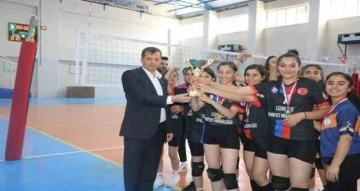 Cizre’de liseler arası kadın voleybol turnuvası final maçı ile sona erdi